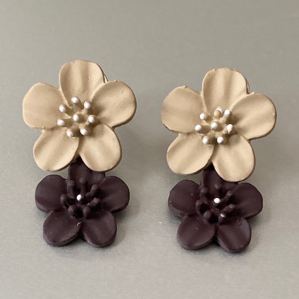 Vintage boho Floral pierced Earrings in Cream and coffee Brown